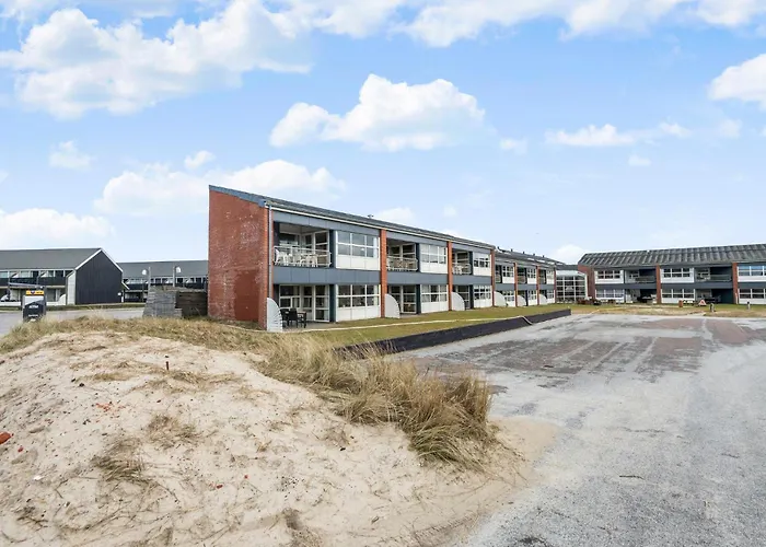 2 Bedroom Stunning In *